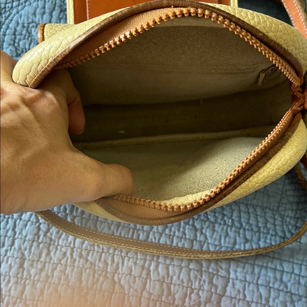 Dooney & Bourke Cream and Brown Leather Crossbody Bag - Picture 7 of 9